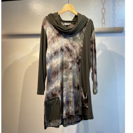 Grunge tie-dye design tops