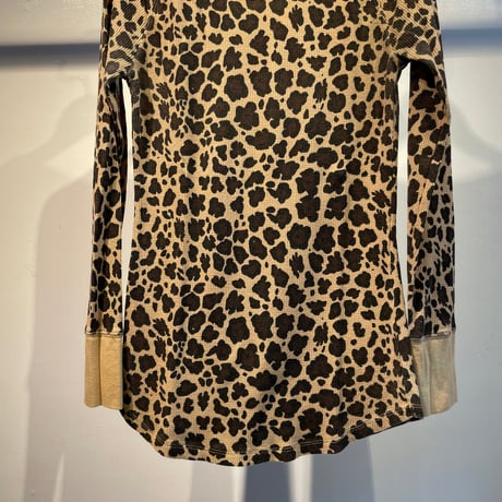 Leopard design thermal tops