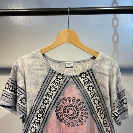 Grunge native design tops