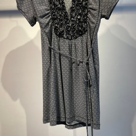 Frill design tops