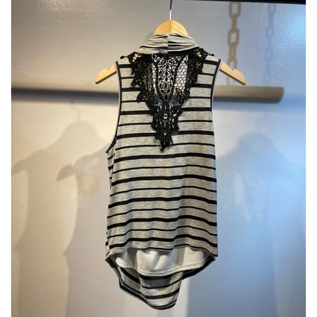 Border layered design tops