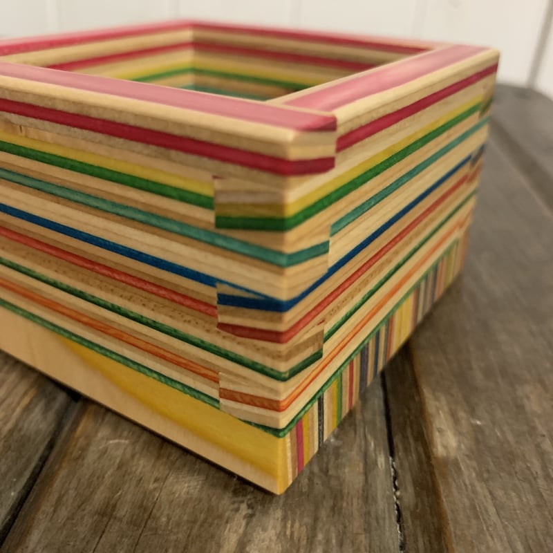 スケボーデッキの廃材で作られたカラフル 一合升 マス | TEN ART スケボーデッキの廃材で作られたカラフル 一合升 マス | TEN ART