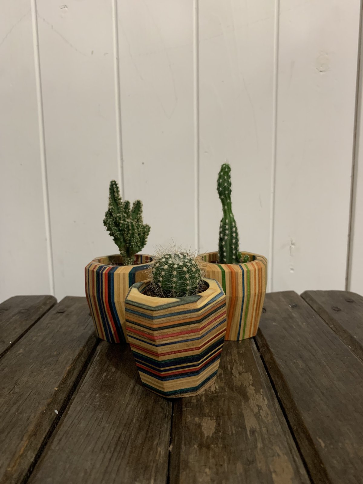 スケボーデッキの廃材で作られたカラフルポット | TEN ART WORKS