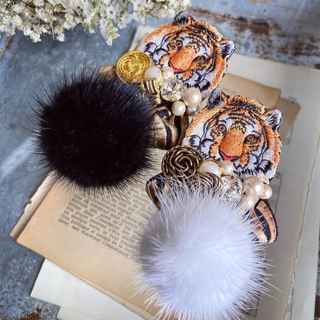 ( ¨̮⋆)可愛い虎さんカボションの4way?イヤリング 可愛い虎さんカボションの4wayイヤリング