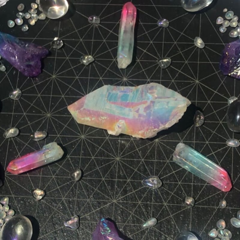 手のひらいっぱいの大きなエンジェルオーラクォーツ | ASTRO BEAUTY