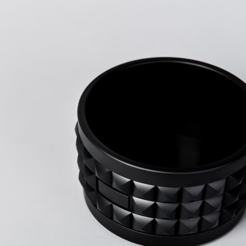 BOTANIZE PLA POT LOW STUDS “Black” | W&Co.