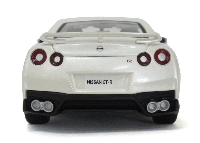 Bburago/ブラーゴ 1:24 2017 日産GT-R ホワイト No.200-613 |