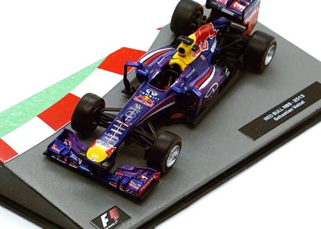 Minichamps/ RedBull RB9 Suzuka Legend 2013 ミニカー　＜中古＞