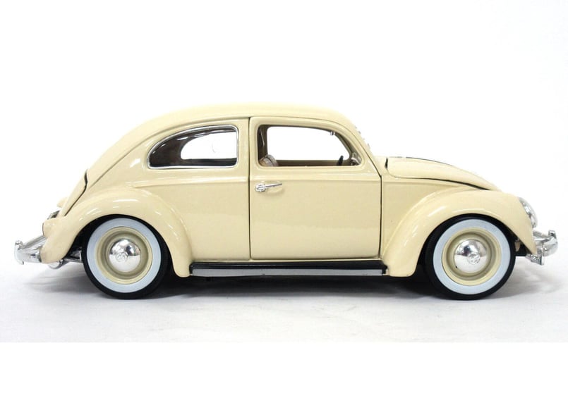 ブラーゴ 1/18 ニュービートル ブラーゴ 1/18 フォルクスワーゲン ニュ-ビートル（カスタム仕様