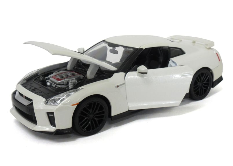 Bburago/ブラーゴ 1:24 2017 日産GT-R ホワイト No.200-613 |