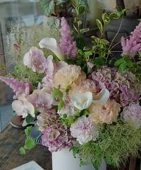 【季節の花のアレンジメント】【生花】3,000円（税込3,300円）～10,000円（税込11,000円）