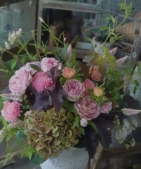 【季節の花のアレンジメント】【生花】3,000円（税込3,300円）～10,000円（税込11,000円）