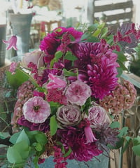 【季節の花のブーケ】【生花】15,000円（税込16,500円）～30,000円（税込33,000円）