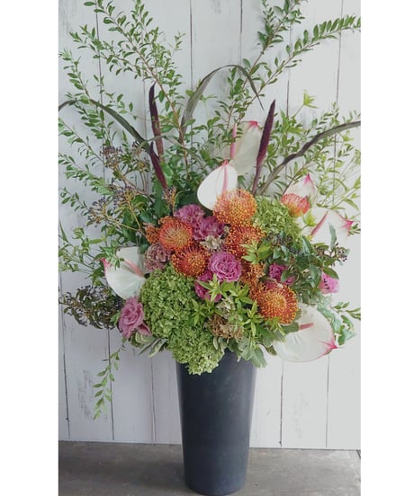 【季節の花のアレンジメント】【生花】15,000円（税込16,500円）～30,000円（税込33,000円）