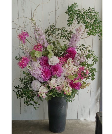 【季節の花のアレンジメント】【生花】15,000円（税込16,500円）～30,000円（税込33,000円）