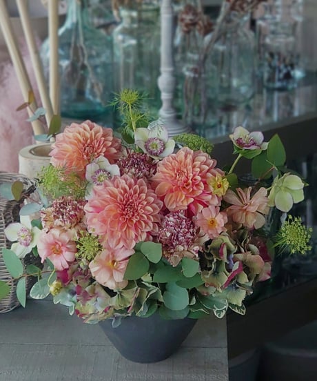 【季節の花のアレンジメント】【生花】3,000円（税込3,300円）～10,000円（税込11,000円）
