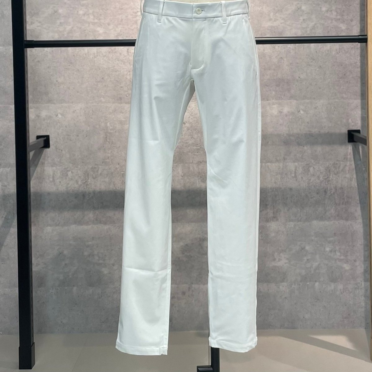 極美品 TRATTO ゴルフパンツ ホワイト ドローストリング 極美品 TRATTO ゴルフパンツ ホワイト ドローストリング