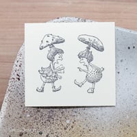 きの子の妖精　おこりんぼ（左）といかりんぼ（右）