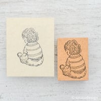 ぼくのくまと風船（風船のクマと一緒の男の子）