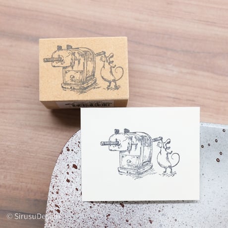 鉛筆削るねずみ