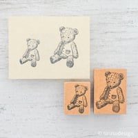 チェック柄のくまのぬいぐるみ