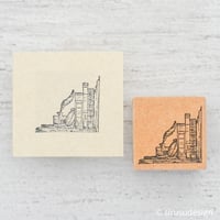 本とインク瓶の角っこ（レトロな本棚の角っこ）