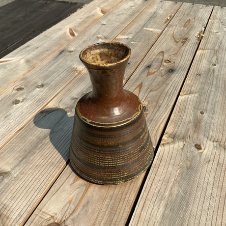 茶色の花器