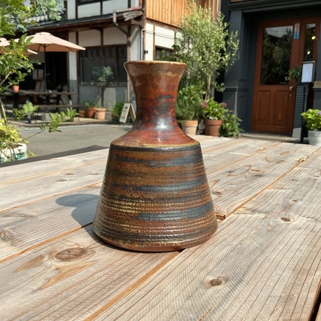 茶色の花器