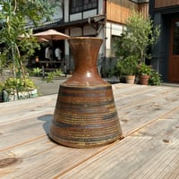 茶色の花器