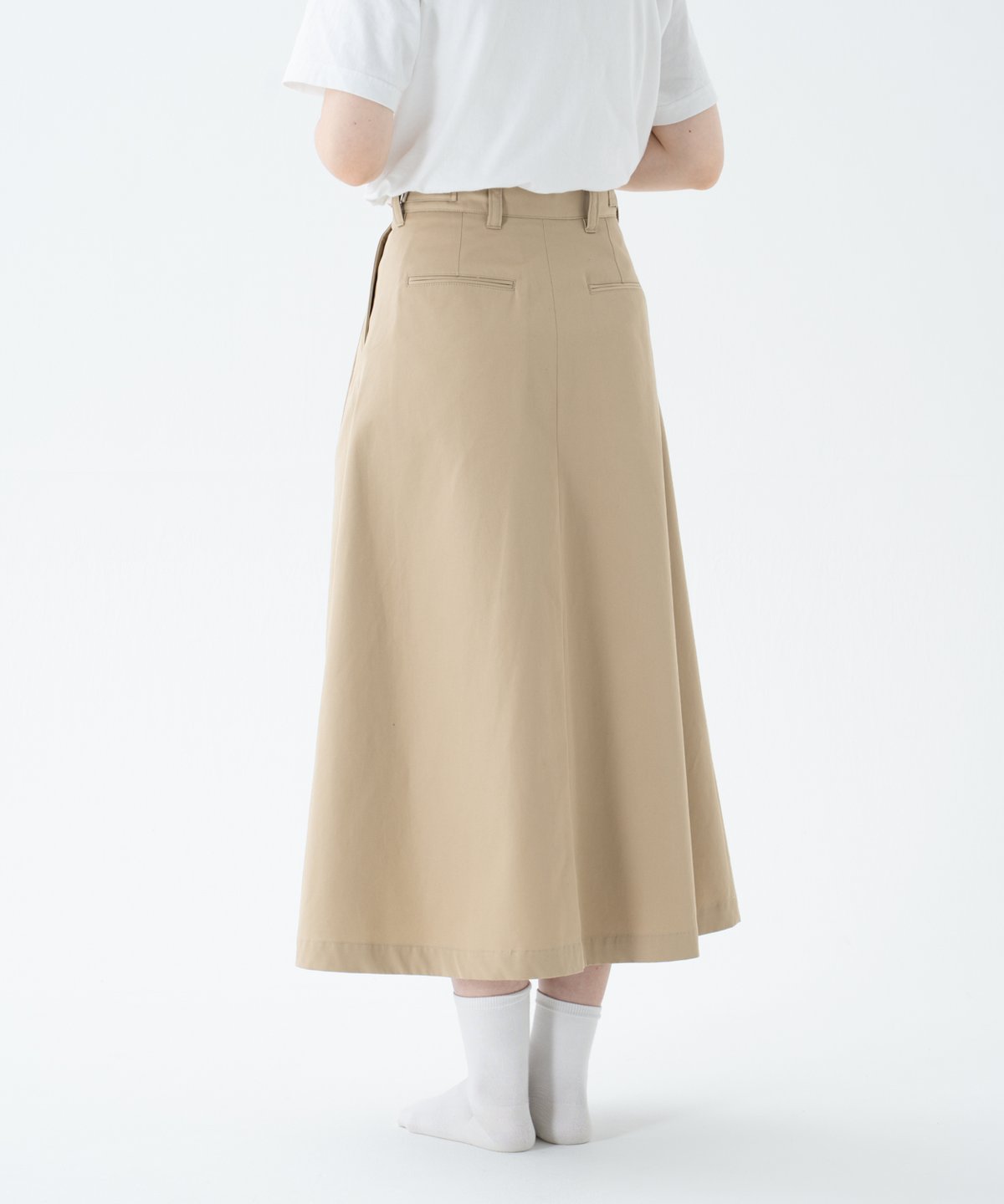 70 Ventile gabardine 2tuck skirt (Beige) | UN