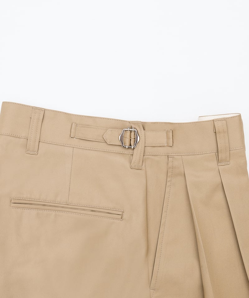 63 Ventile gabardine 2tuck shorts (Beige) | U