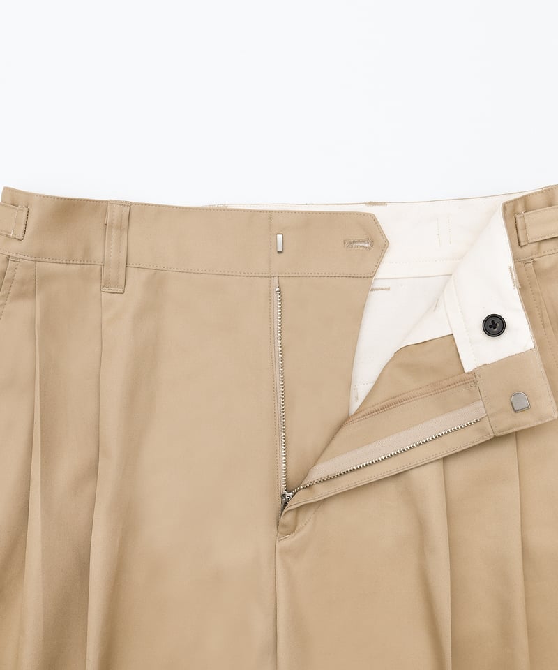 63 Ventile gabardine 2tuck shorts (Beige) | U