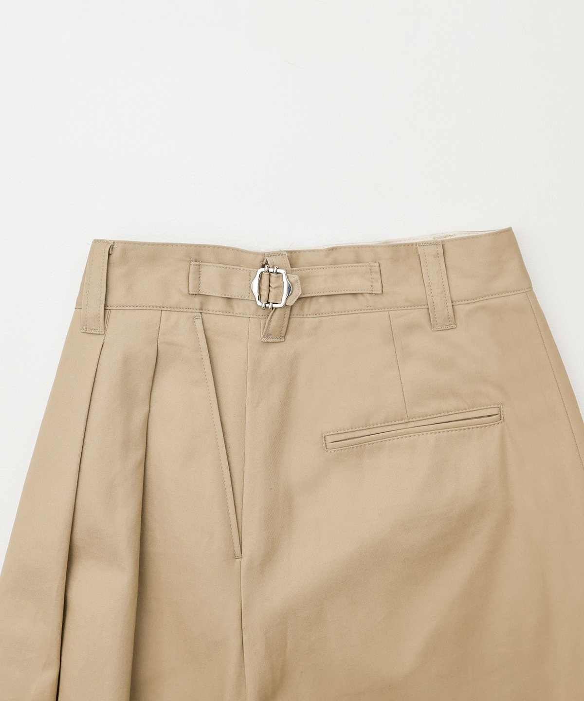 70 Ventile gabardine 2tuck skirt (Beige) | UN