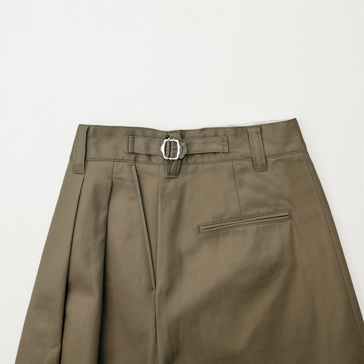 70 Ventile gabardine 2tuck skirt (Khaki) | UN