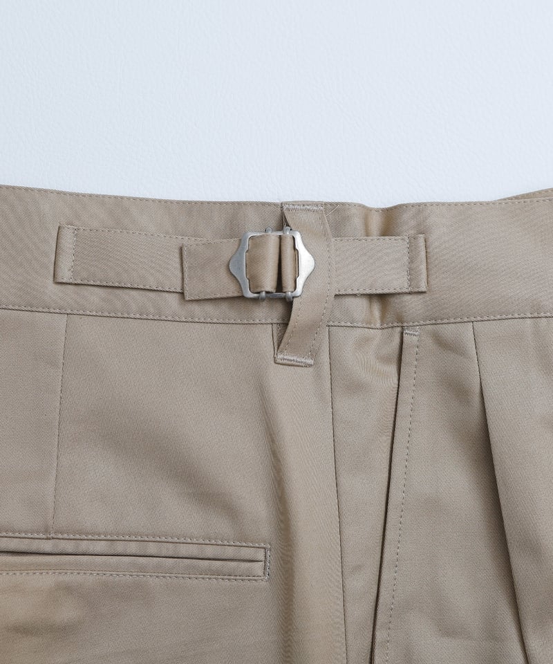 24 Ventile gabardine 2tuck pants (Beige) | UN...