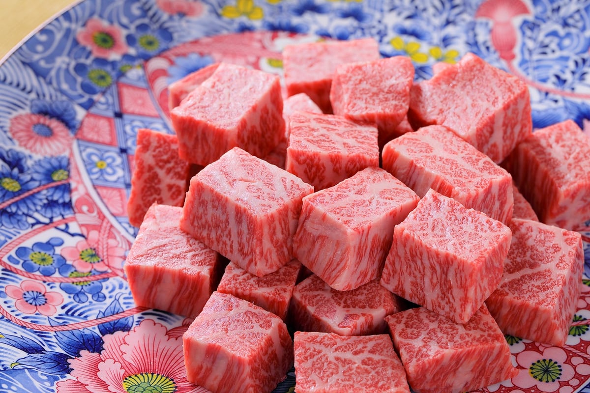 ステーキ肉の石　小サイズ 吟撰赤身サイコロステーキ（300g / 500g / 700g / 1000g