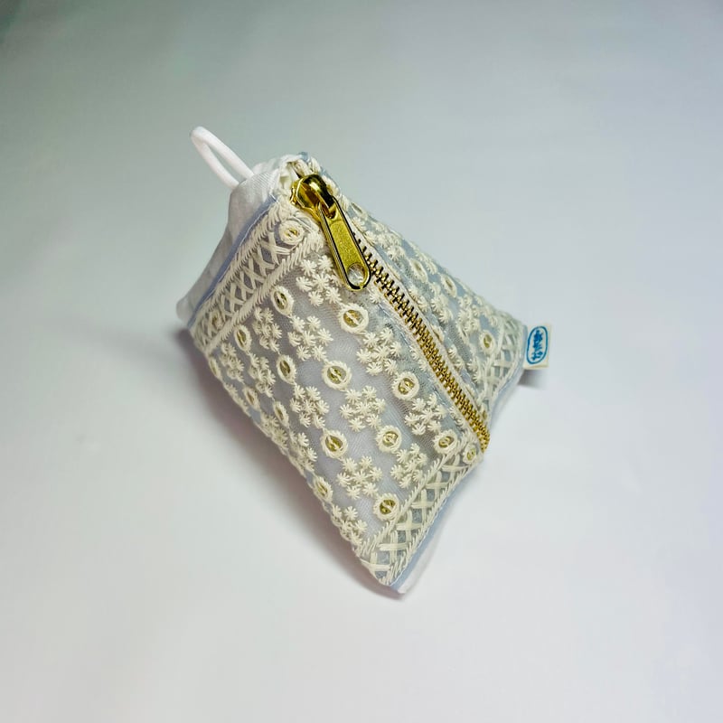 インド刺繍のポーチ　ハウライト、イーグルアイ付き インド刺繍のカードポーチ | Olince-オリンス-