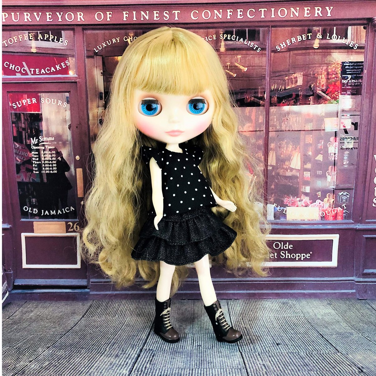 22センチ、1/6ドールサイズ☆2点セット☆3段フリルスカート＆水玉