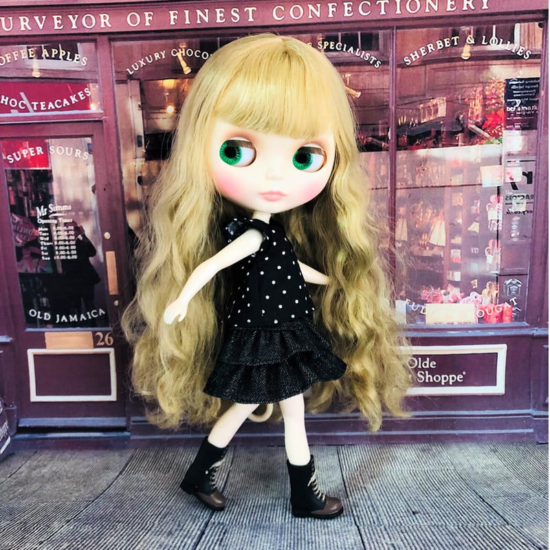 22センチ、1/6ドールサイズ☆2点セット☆3段フリルスカート＆水玉
