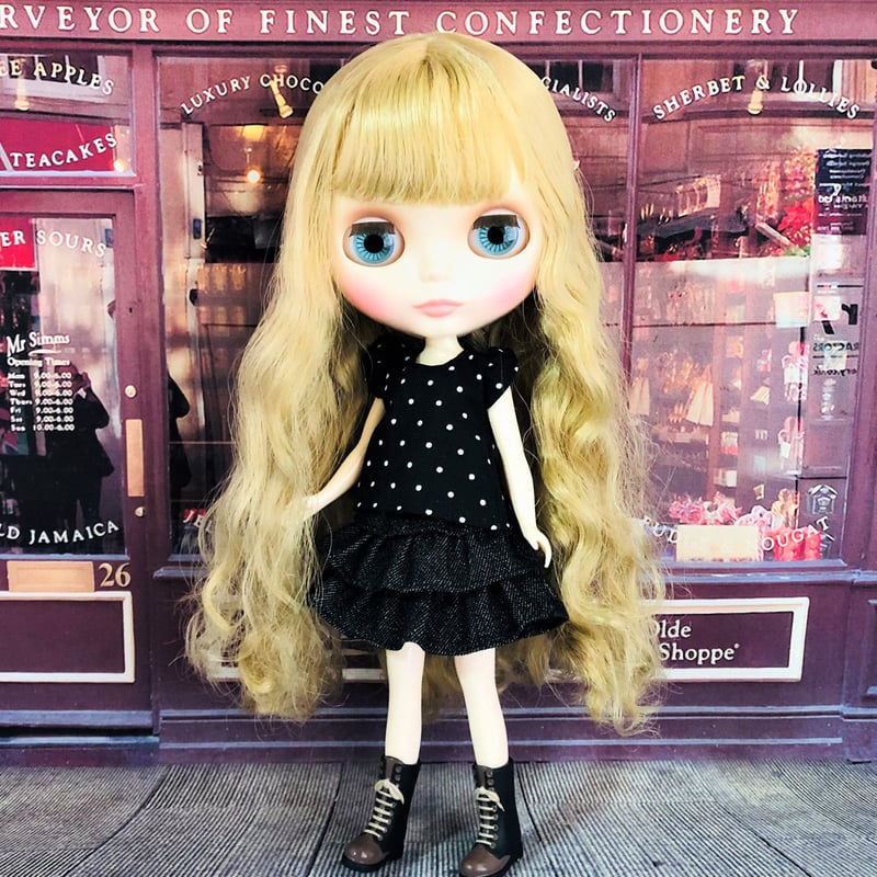 22センチ、1/6ドールサイズ☆2点セット☆3段フリルスカート＆水玉