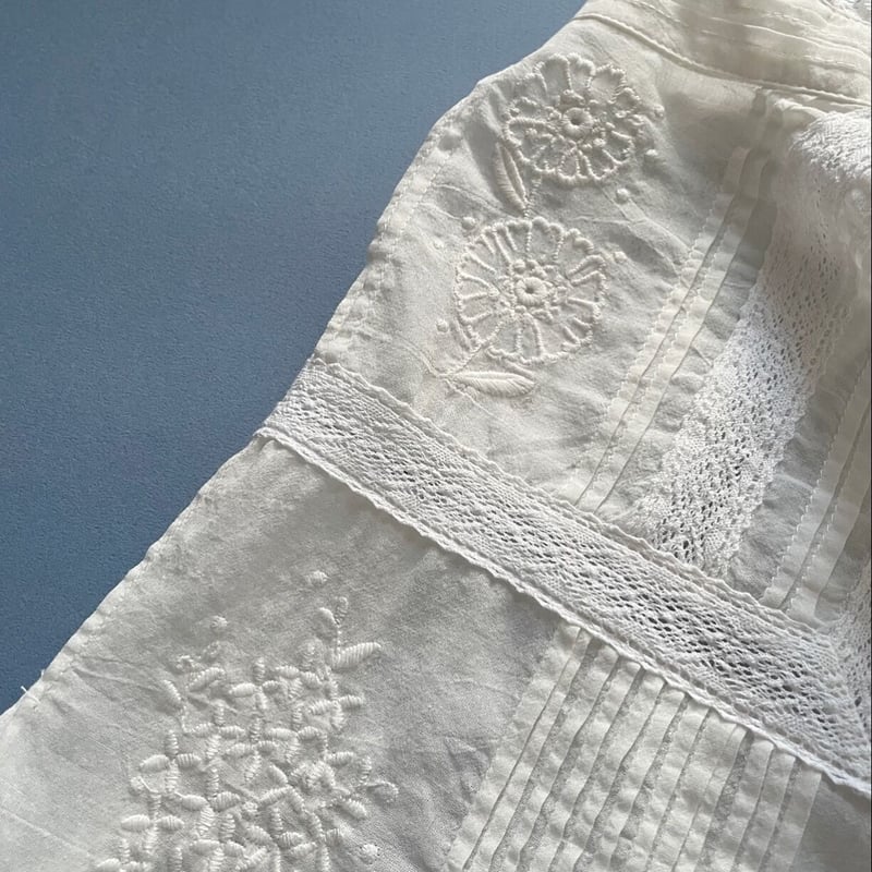 春の花刺繍スタンドネックブラウス | Hints On Moment Everything