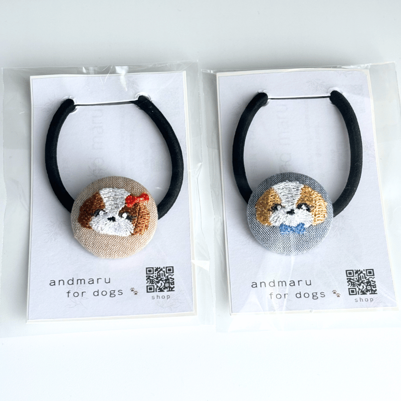 くるみボタンの刺繍ヘアゴム／シーズー | and maru