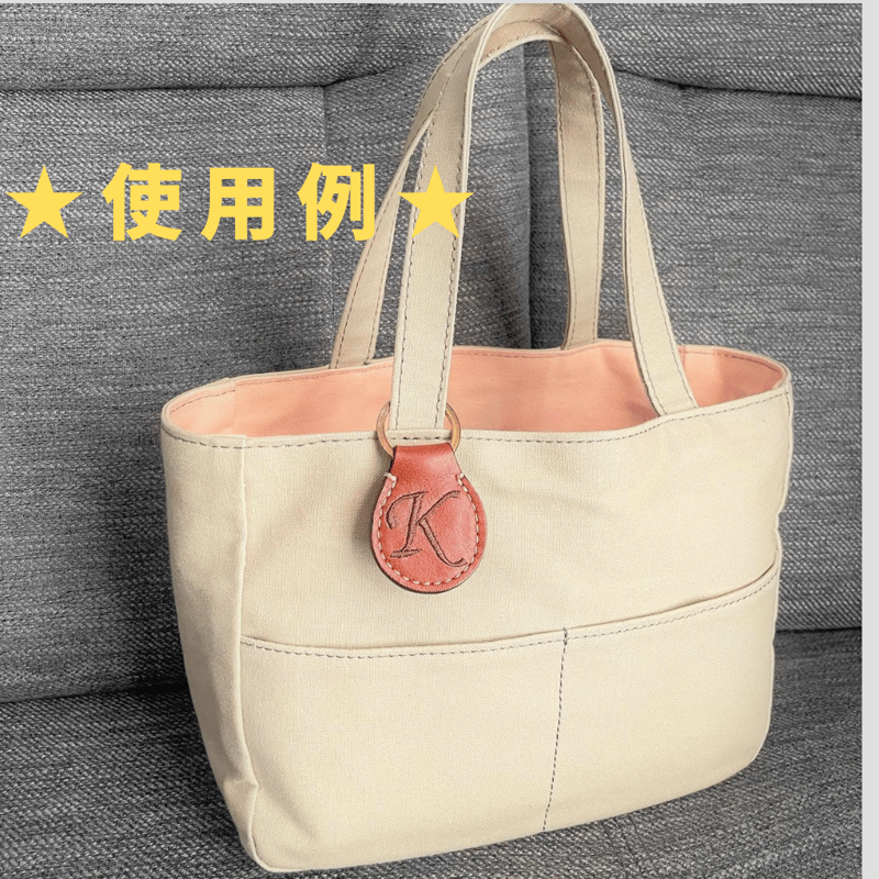 本革＆刺繍】イニシャルキーホルダー☆ベビーピンク色 | and maru