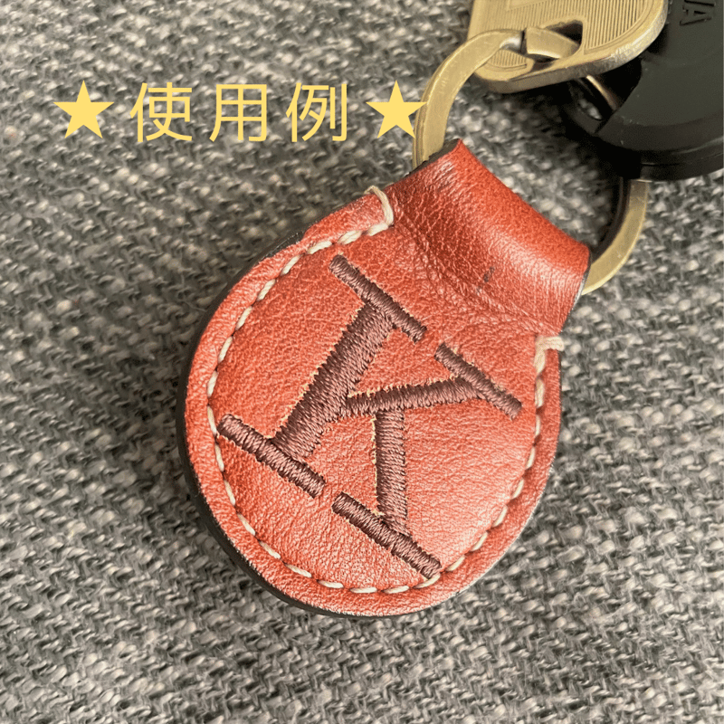 本革&刺繍】イニシャルキーホルダー☆ブラウン色 | and maru 本革&刺繍】イニシャルキーホルダー☆ブラウン色 | and maru