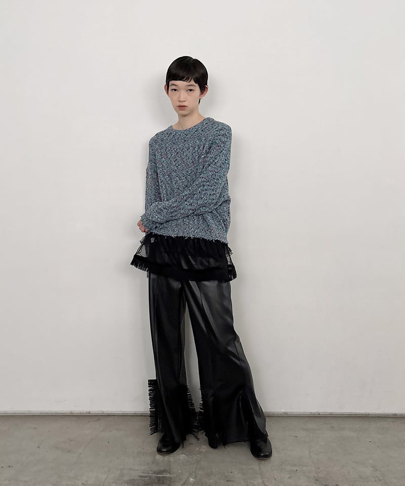 お色は濃いボルドー色で控えめなカラーです。たっぷりで中に厚めの