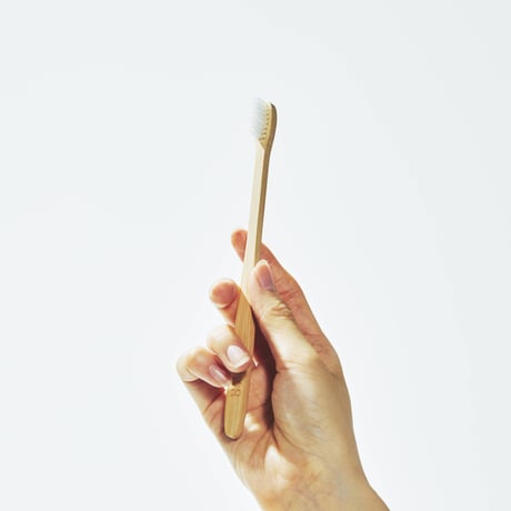 MiYO Organic 竹歯ブラシ (ふつう）