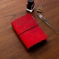 トラベラーズノート　レギュラーサイズ　レッド 冬季限定】トラベラーズノートレギュラーサイズ レッド-椿- 手帳カバー