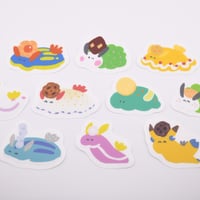 防水クリアステッカー【クッキーを運ぶウミウシ】