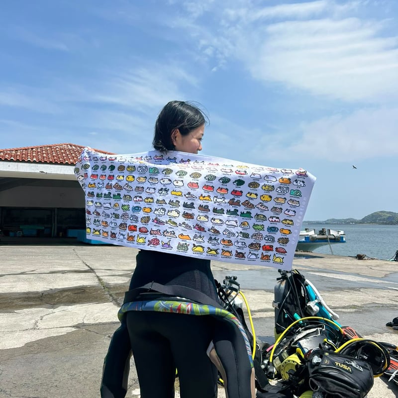 ウミウシ100種類 スポーツタオル | orca.creation