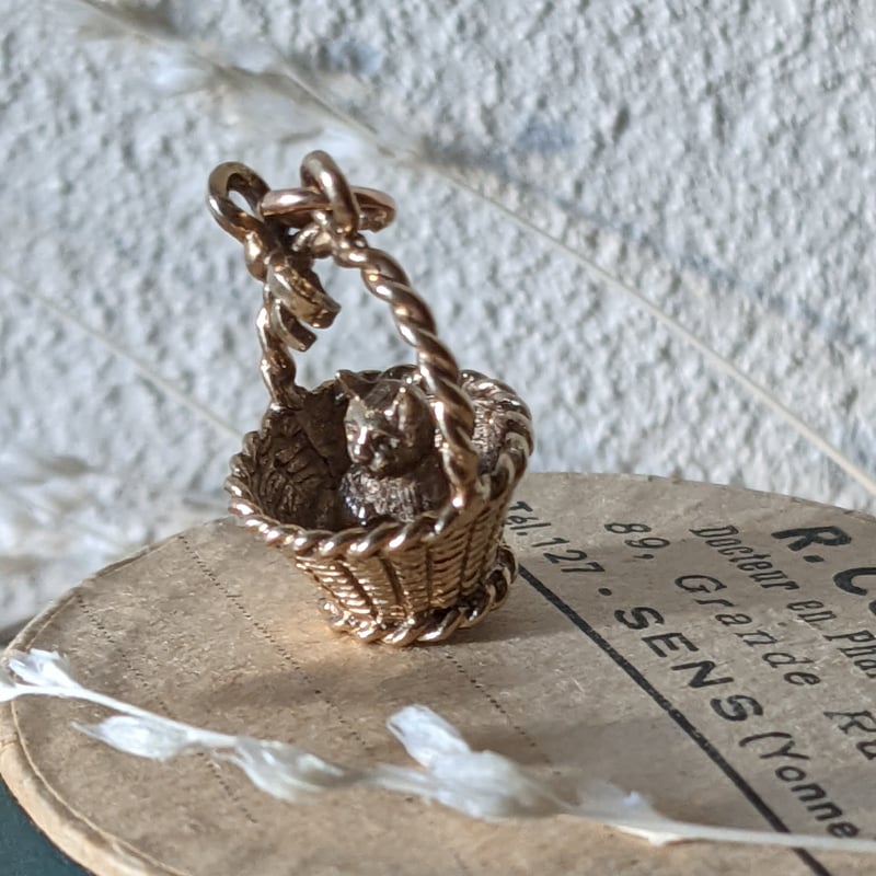 【新品未使用·限定品】 猫ちゃん 茶 チャーム　MOREAU PARIS 猫ちゃんバッグチャーム✨茶 バッグチャーム Moo🩶Heart